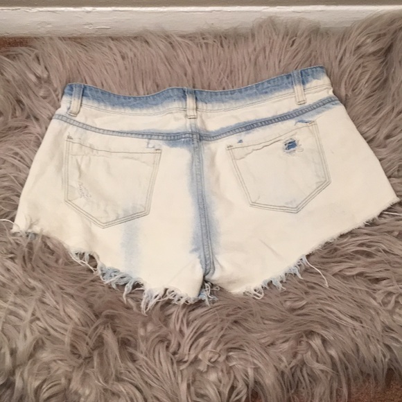 Distressed jean shorts - Picture 2 of 2